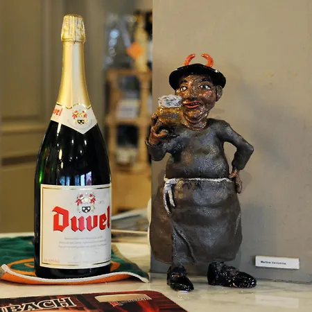 فندق Duivels Paterke Harelbeeksestraat 29, 8500 2*